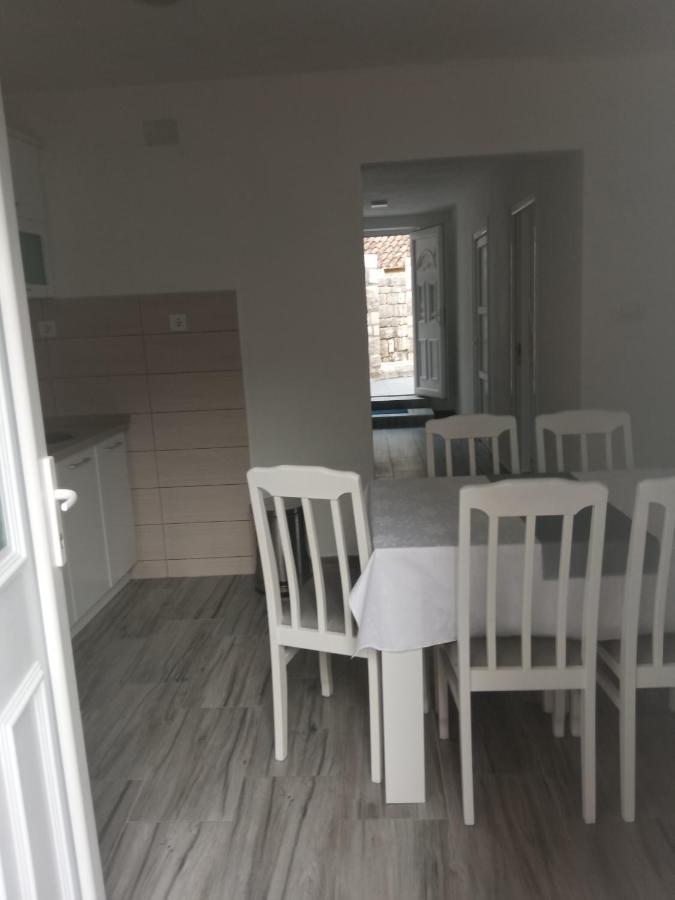 Apartment Rosic เปราสต์ ภายนอก รูปภาพ