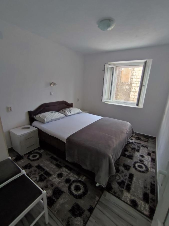 Apartment Rosic เปราสต์ ภายนอก รูปภาพ