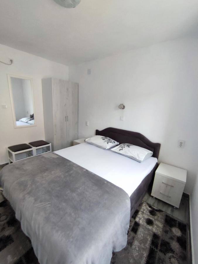 Apartment Rosic เปราสต์ ภายนอก รูปภาพ