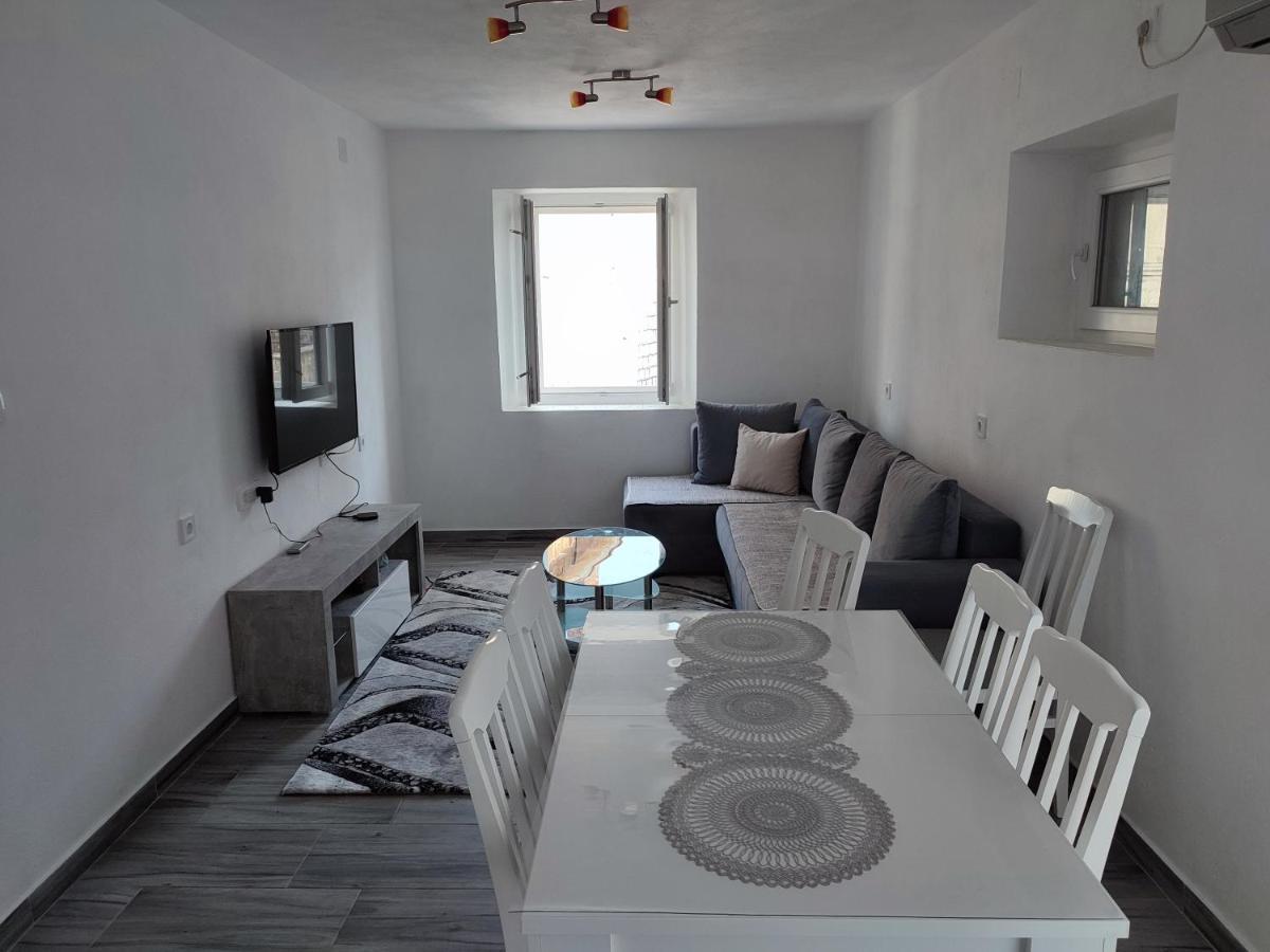 Apartment Rosic เปราสต์ ภายนอก รูปภาพ