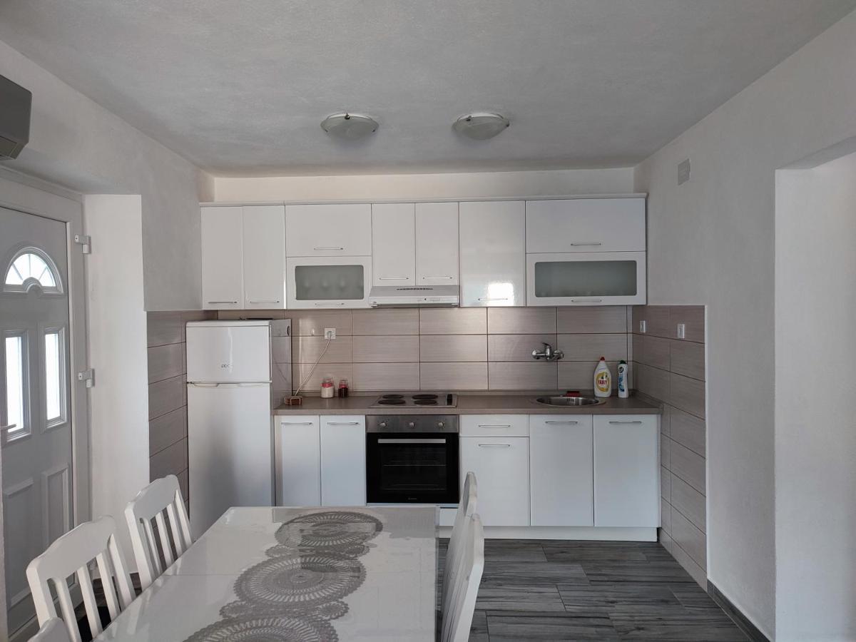 Apartment Rosic เปราสต์ ภายนอก รูปภาพ